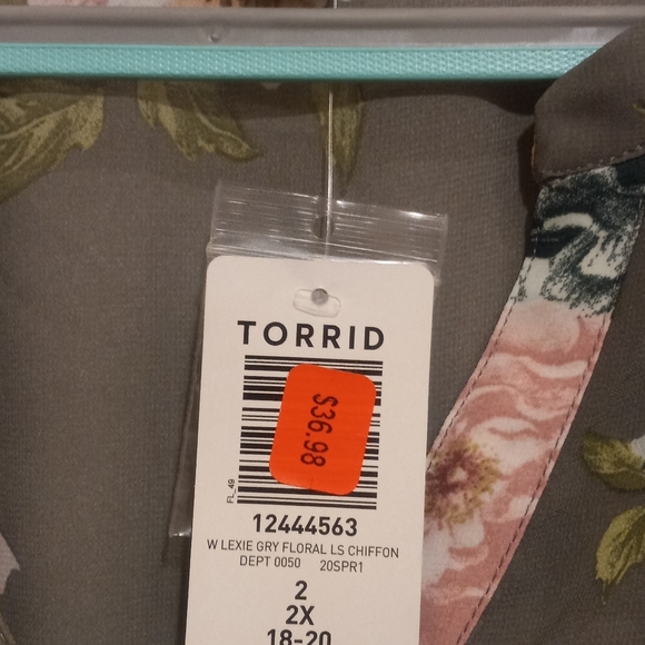 NWT-Torrid Tunic Floral Top Shirt Plus Size 2X Gray - Picture 4 of 7